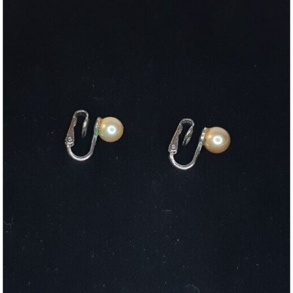 Vintage Trifari Faux Pearl Clip On Earrings - Picture 4 of 8